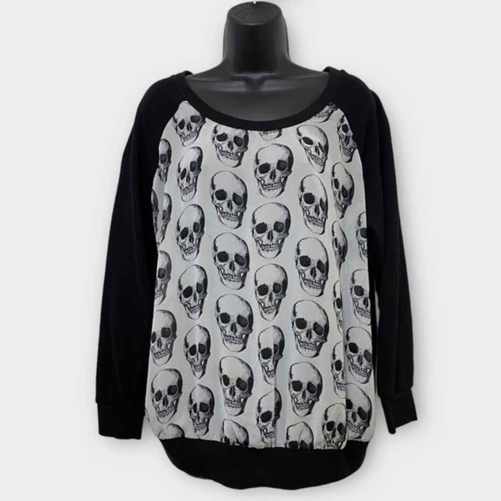 Torrid Black & White Skull Print Long Sleeve Top Size Large Item# 10175940
